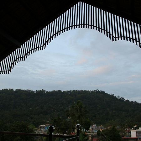 Iroomz Sri Vinayaka Comfort Virajpet Exterior foto