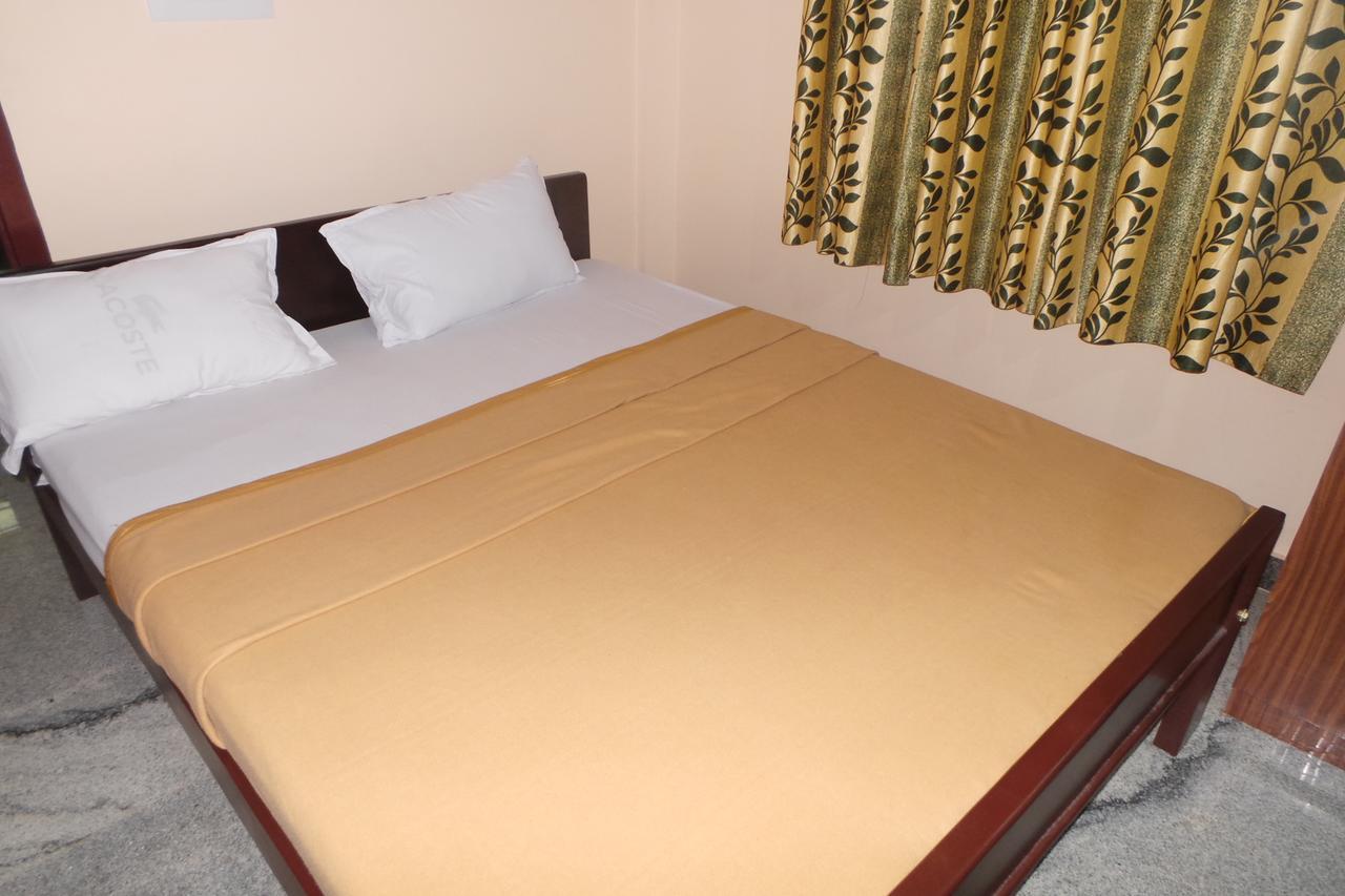 Iroomz Sri Vinayaka Comfort Virajpet Exterior foto