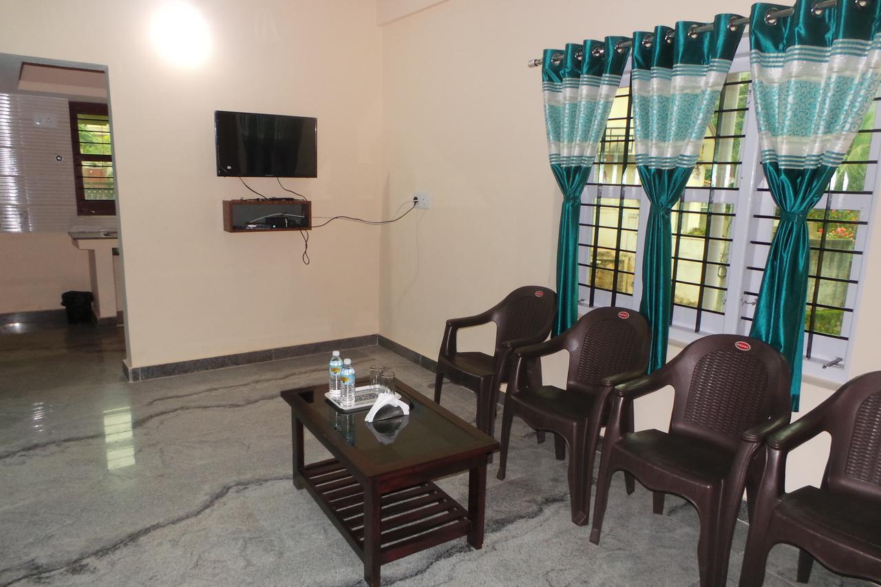 Iroomz Sri Vinayaka Comfort Virajpet Exterior foto