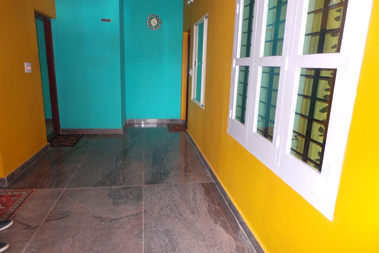 Iroomz Sri Vinayaka Comfort Virajpet Exterior foto